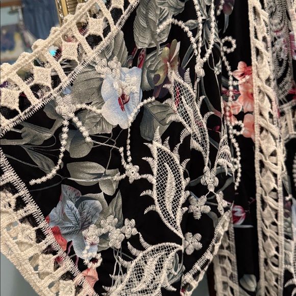 Floral Lace Kimono Cardigan - Picture 3 of 4